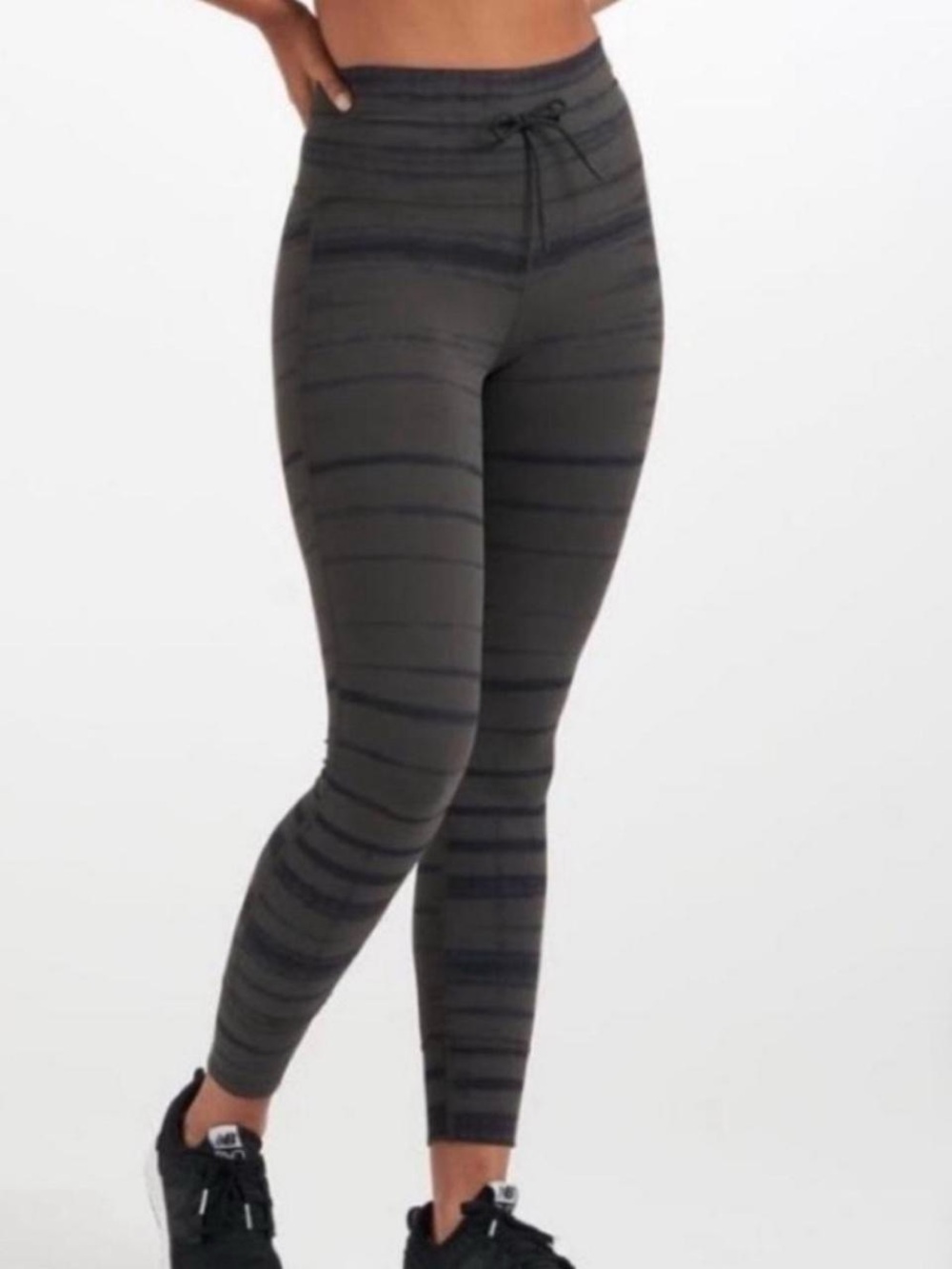 Vuori Daily Leggings - Dark Oregano Shibori Stripe (Size M)